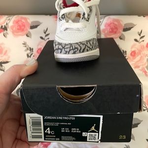 Jordan 4c white/light curry cardinal red/ black